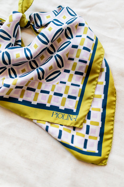 The Magnetic SilkSnap Scarf