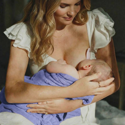 CHICAS: Nursing-Friendly Sticky Bra